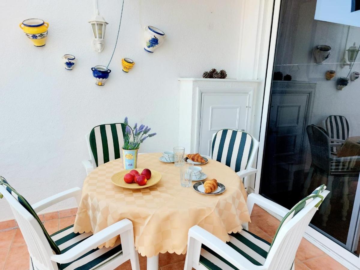 First Line Villa Floor Studio Apartment With Amazing Sea View Air Conditioned Just 50M From The Beach Costa Adeje Dış mekan fotoğraf